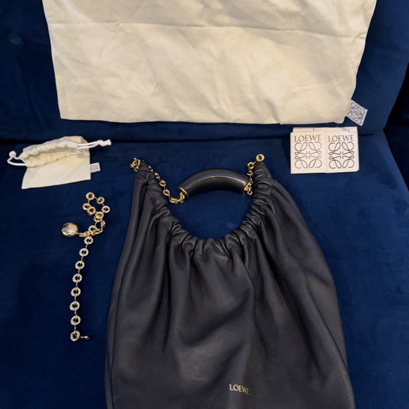 Medium Squeeze bag in mellow nappa lambskin - Picture 2 of 8